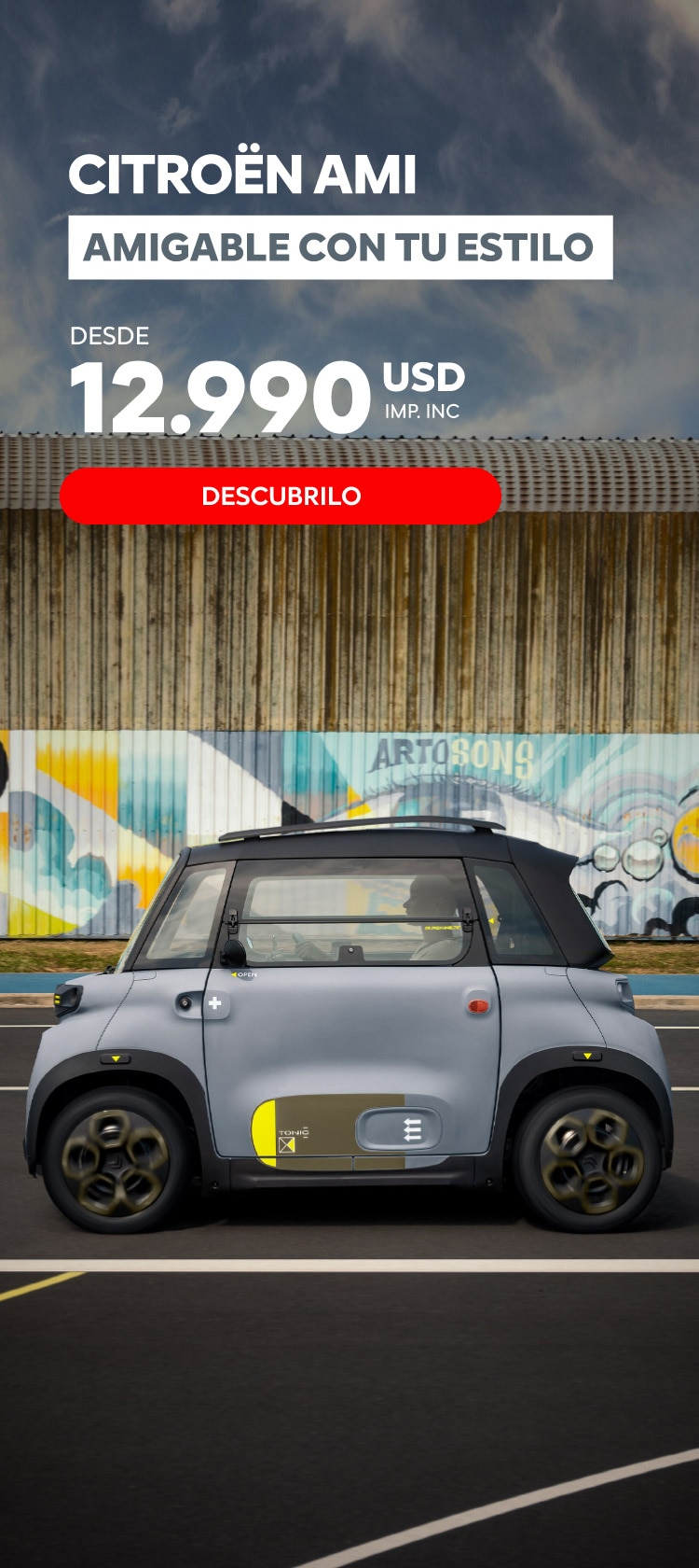 Citroën AMI desplazándose por una calle urbana empedrada